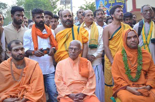 ಕೊಡಗಿನ ಕಲಿಗಳು ಗೋರಕ್ಷಣೆಗೆ ಸಜ್ಜಾಗಿ: ರಾಘವೇಶ್ವರಶ್ರೀ ಕರೆ